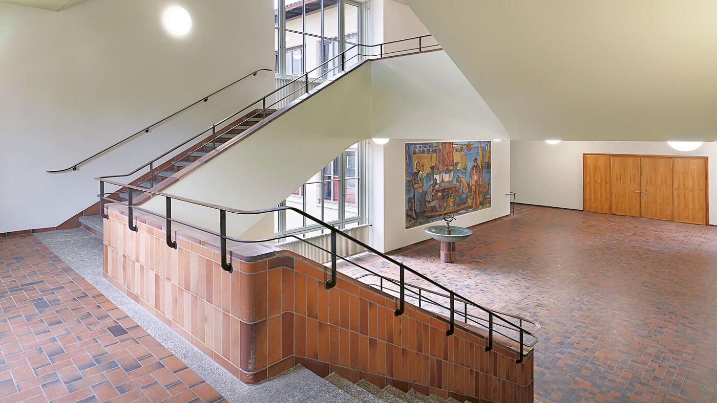 ARC-Wirtschaftsgymnasium Basel 1