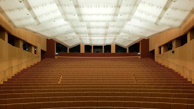 Neubau Bürogebäude mit Auditorium