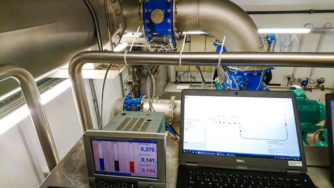 Modellvalidierung im Rahmen der Inbetriebnahme. Die Ergebnisse der Simulationsrechnung bestätigten sich auf Basis von Messungen.