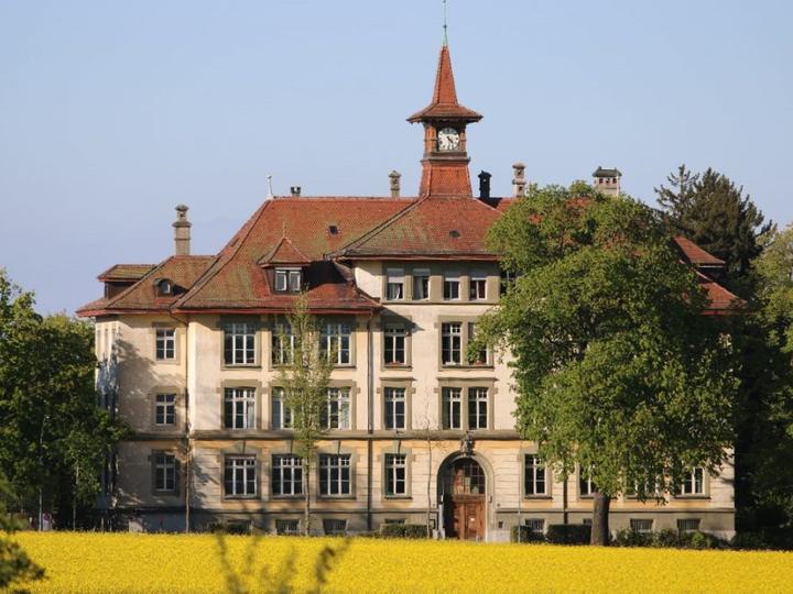 Schulhaus Enge Felsenau Bern 