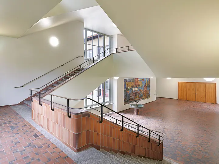ARC-Wirtschaftsgymnasium Basel 1