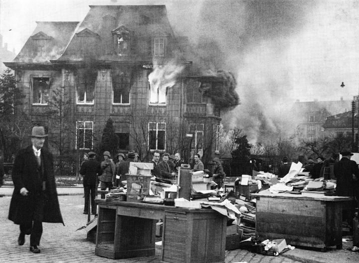 r-Geschichte-1945-Bombardement